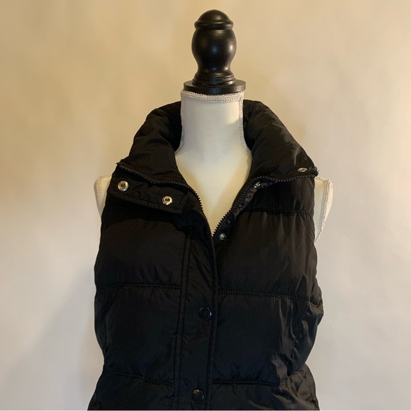 Old Navy Black Puffer Vest with Pockets Size Medium - Picture 5 of 16
